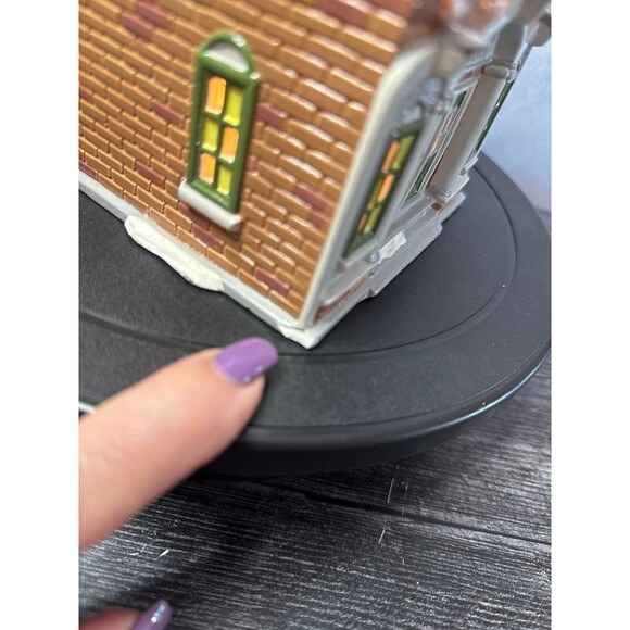 Dept 56 Village Police Station - Picture 9 of 11